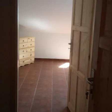 L'isola Πανσιόν